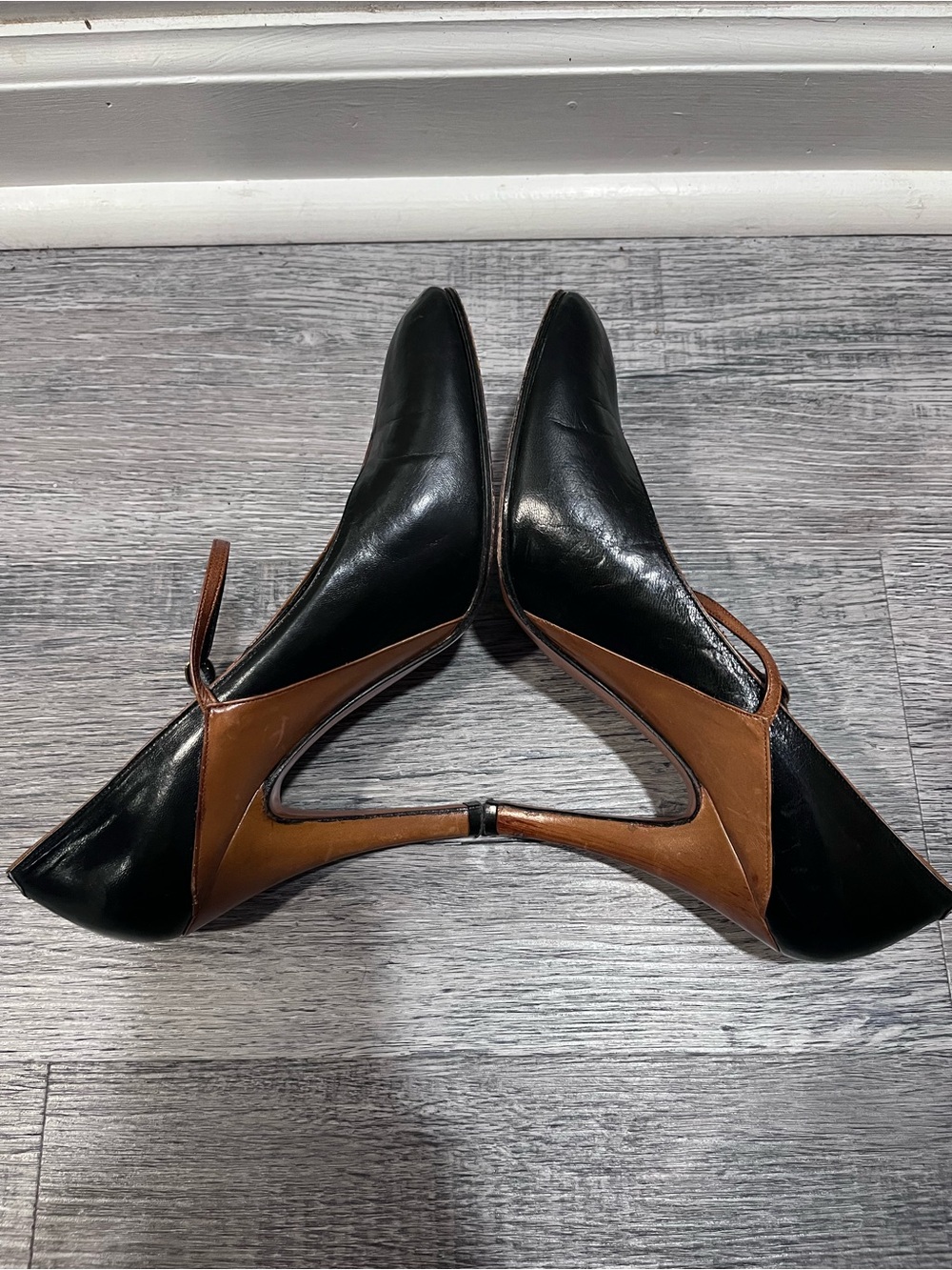 RARE Vintage Halston black and cognac leather ankle strap heels in a two-tone - Picture 7 of 10